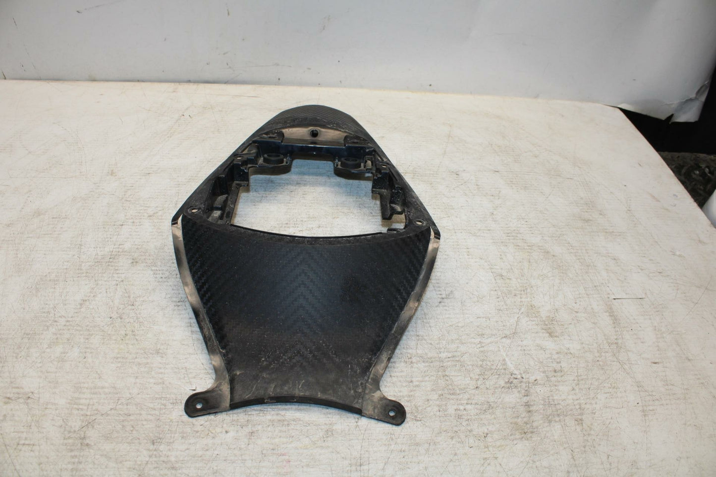 11-19 SUZUKI GSXR600 CENTER REAR BACK TAIL FAIRING COWL BB371