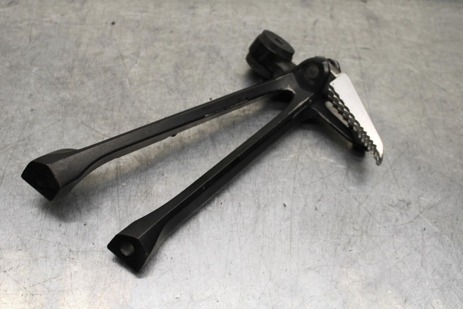 2011 Suzuki GSXR1000 REAR FOOT RESTS PEGS STEPS SET PAIR BB96