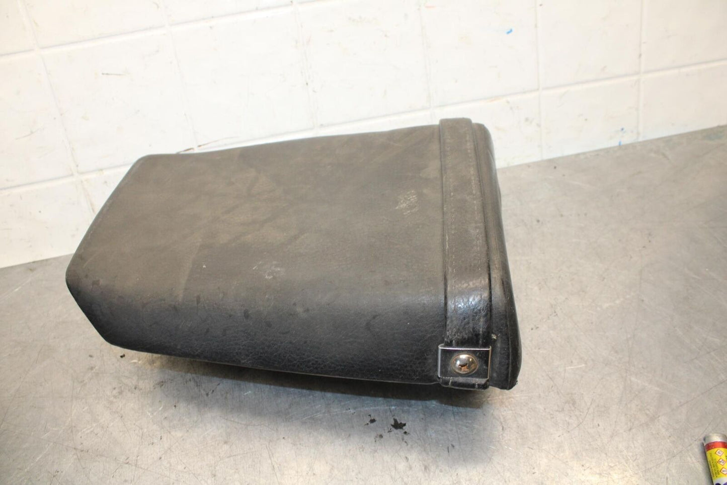 89-90 YAMAHA FZR600 REAR BACK PASSENGER TANDEM SEAT PAD SADDLE PILLION BB76