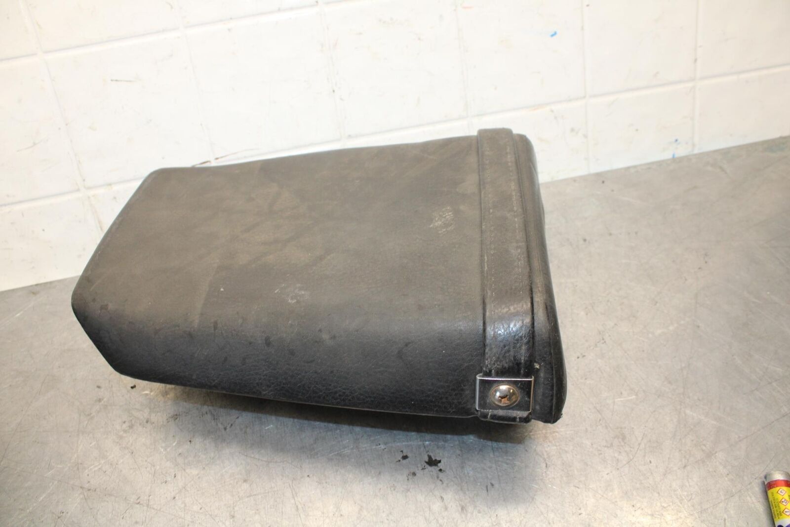 89-90 YAMAHA FZR600 REAR BACK PASSENGER TANDEM SEAT PAD SADDLE PILLION BB76