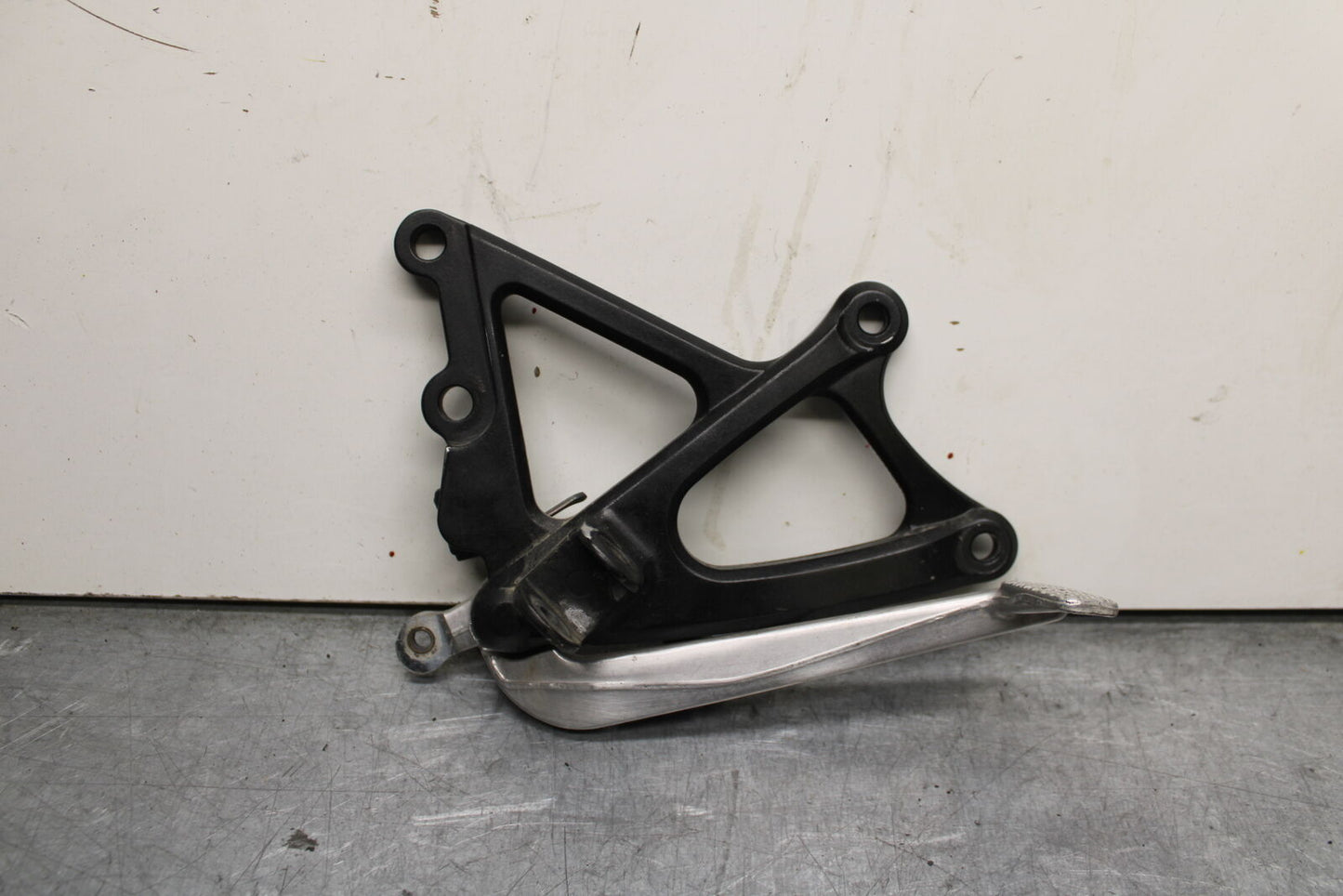 09-14 YAMAHA YZF R1 RIGHT REARSET REAR SET DRIVER FOOT PEG REST STOP BB118