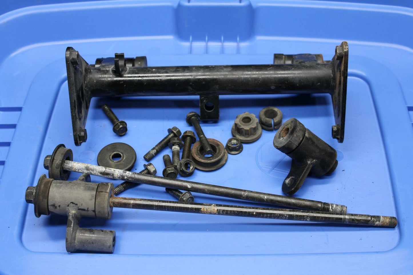 05-06 KAWASAKI VULCAN VN1500 CLASSIC ENGINE MOUNT MOTOR BRACKET HARDWARE BB220