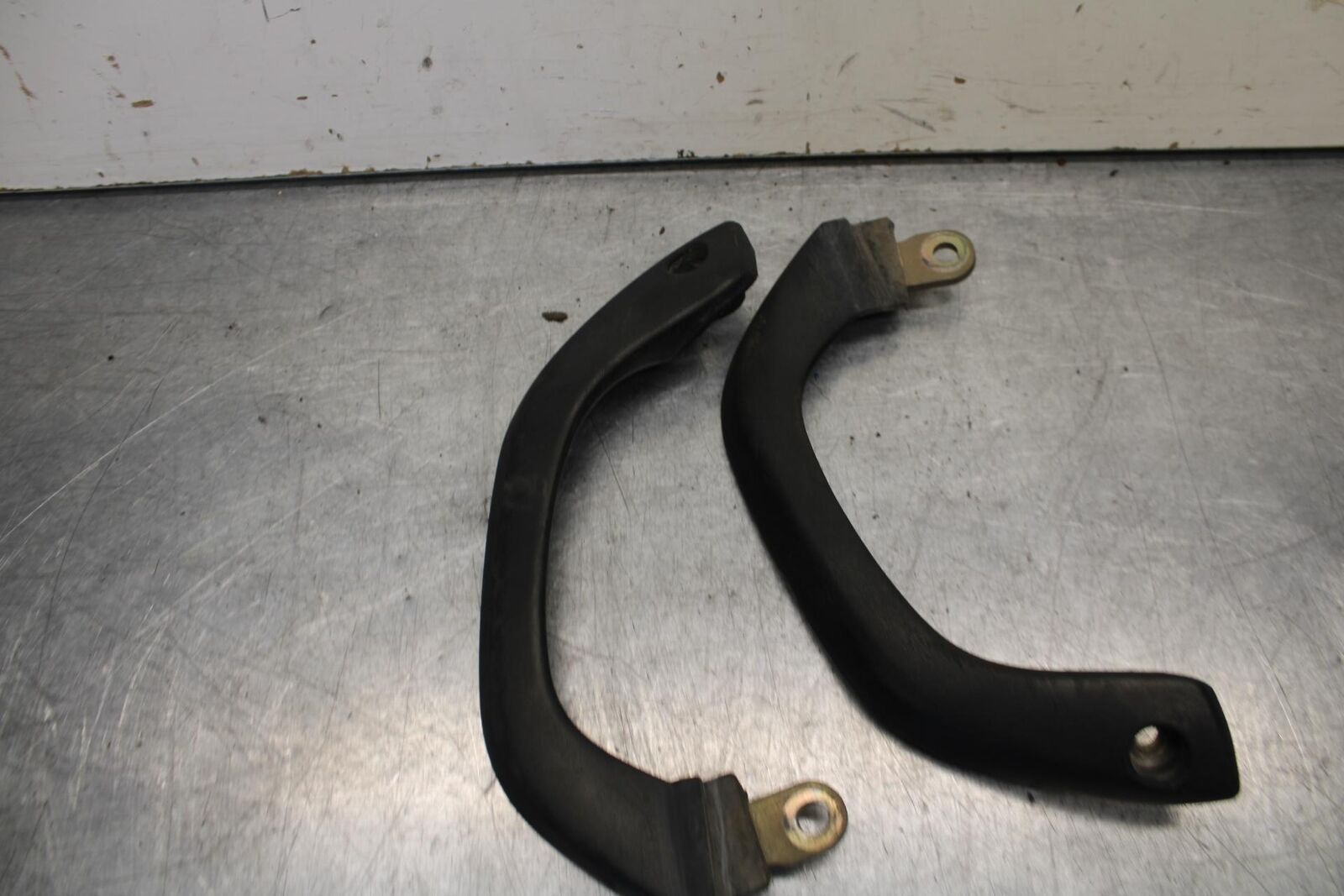 1995 Suzuki RF600R PASSENGER REAR SEAT GRAB BAR HANDLE SET BB615
