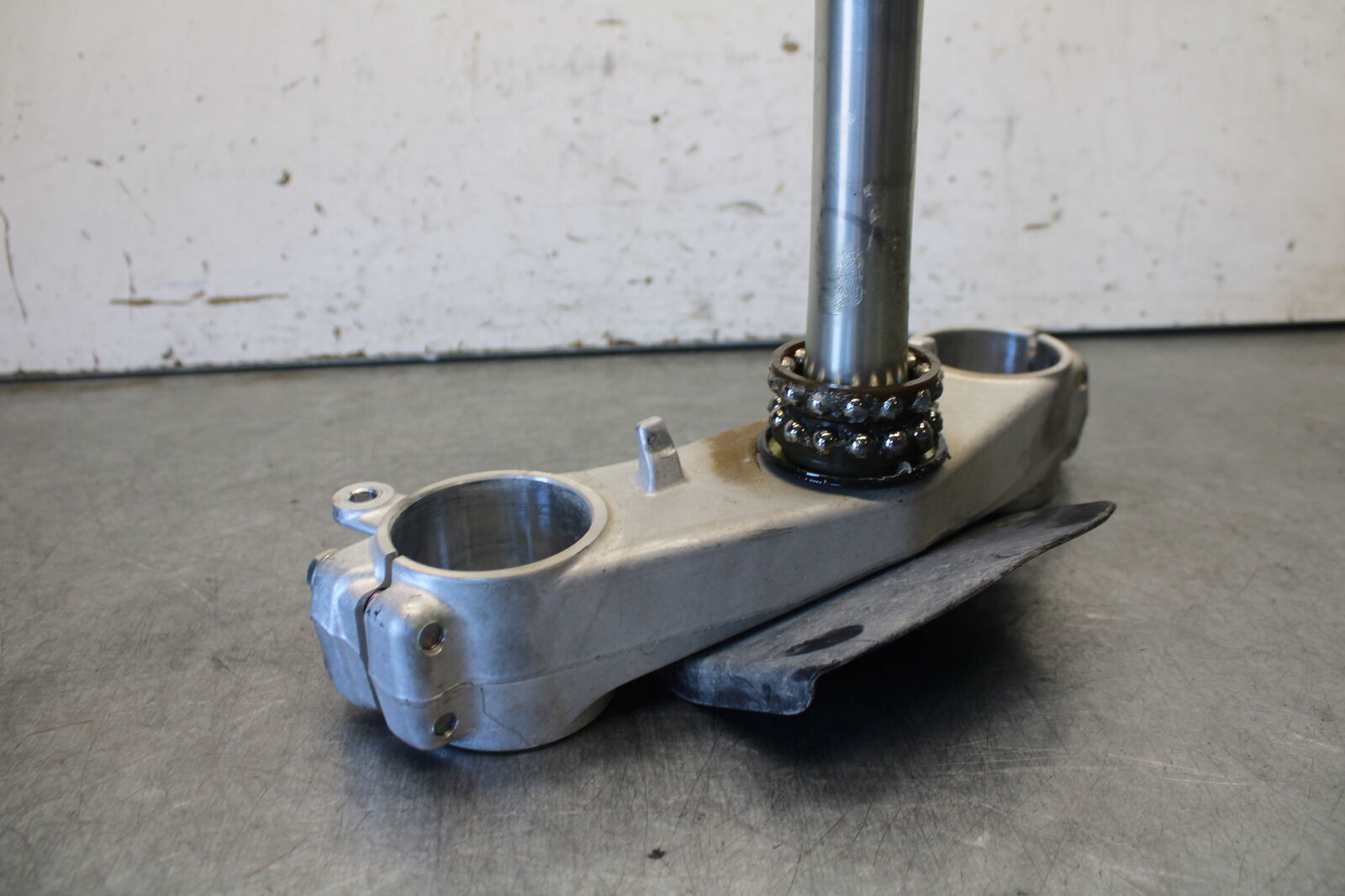 11-24 SUZUKI GSXR750 FRONT FORKS CLAMP LOWER TRIPLE TREE STEM BB687