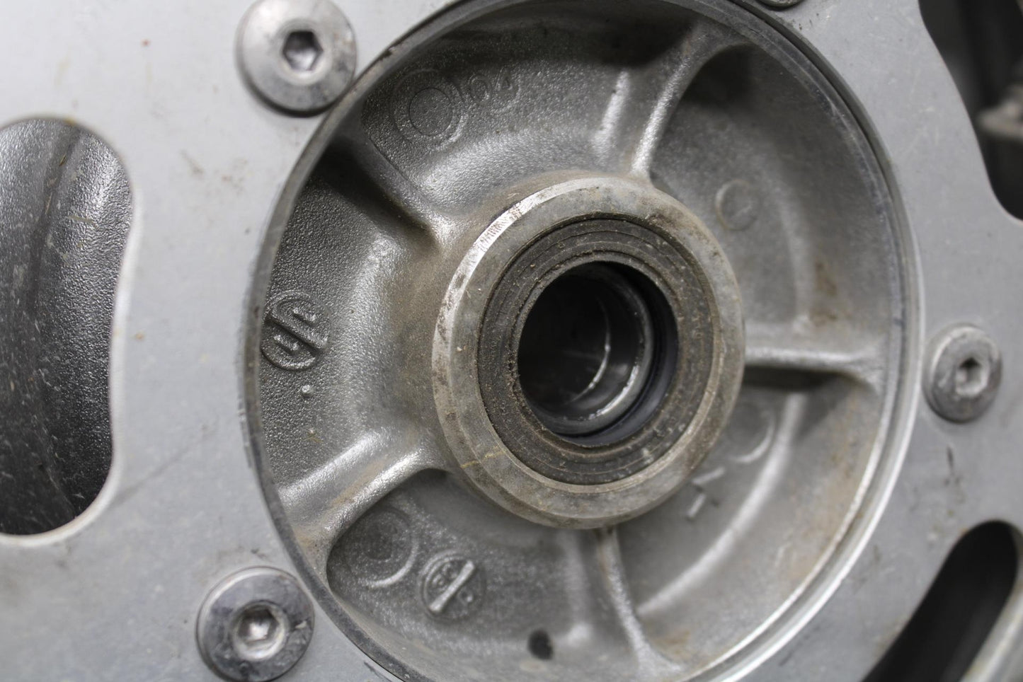 2005 Kawasaki Vulcan 1600 VN1600D FRONT WHEEL AND LEFT RIGHT RORORS BB556