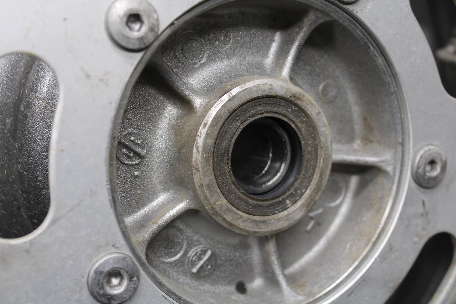 2005 Kawasaki Vulcan 1600 VN1600D FRONT WHEEL AND LEFT RIGHT RORORS BB556