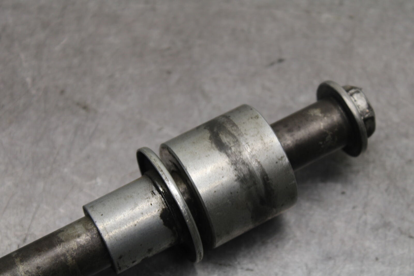 05-06 SUZUKI BOULEVARD M50 REAR AXLE BACK WHEEL RIM PIVOT BOLT AXEL BB671