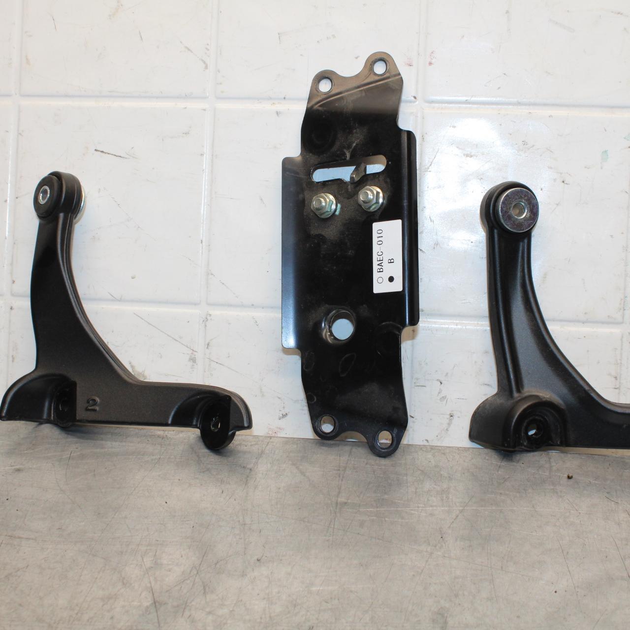 20-21 YAMAHA XSR900 ENGINE MOUNT MOTOR BRACKET BB599
