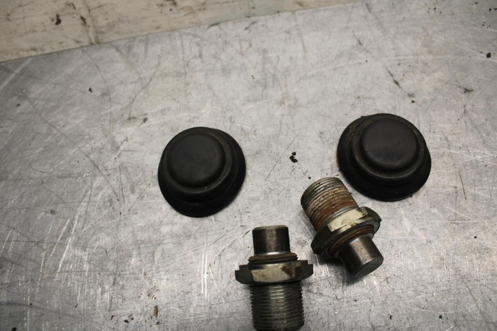 82-83 SUZUKI GS1100GL REAR BACK SWINGARM BOLT CAP COVER BB30