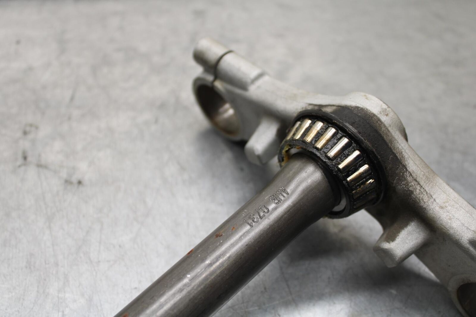 04-09 SUZUKI GS 500 FH GS500F FRONT FORKS CLAMP LOWER TRIPLE TREE STEM BB97