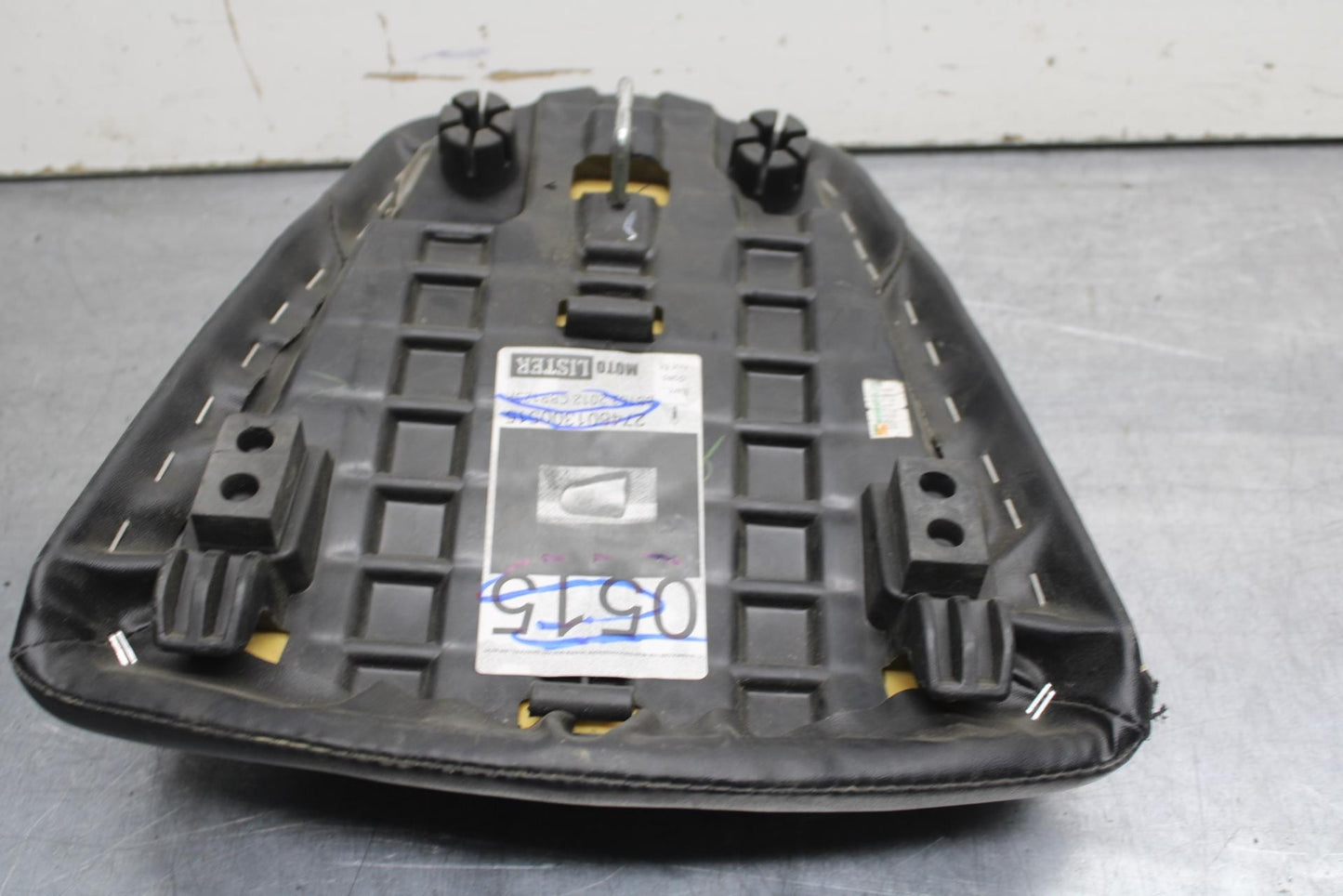 11-19 HONDA CBR125R REAR BACK PASSENGER TANDEM SEAT PAD SADDLE PILLION BB102