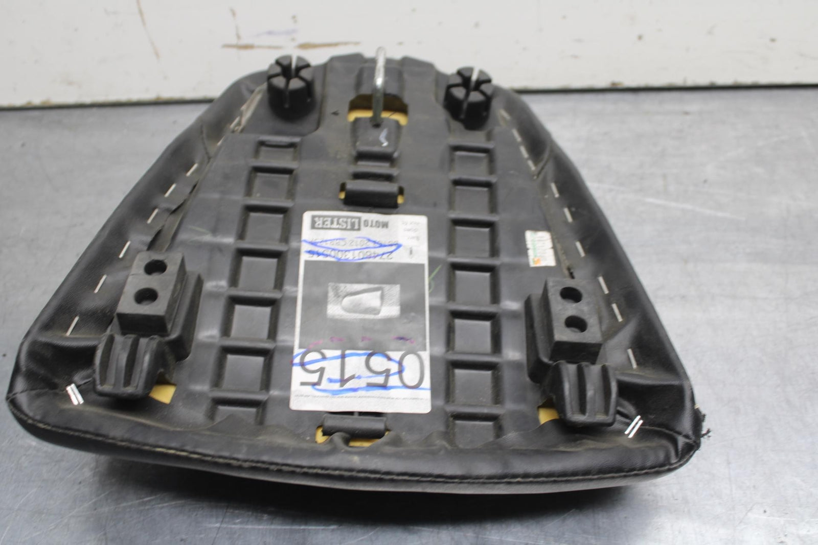 11-19 HONDA CBR125R REAR BACK PASSENGER TANDEM SEAT PAD SADDLE PILLION BB102