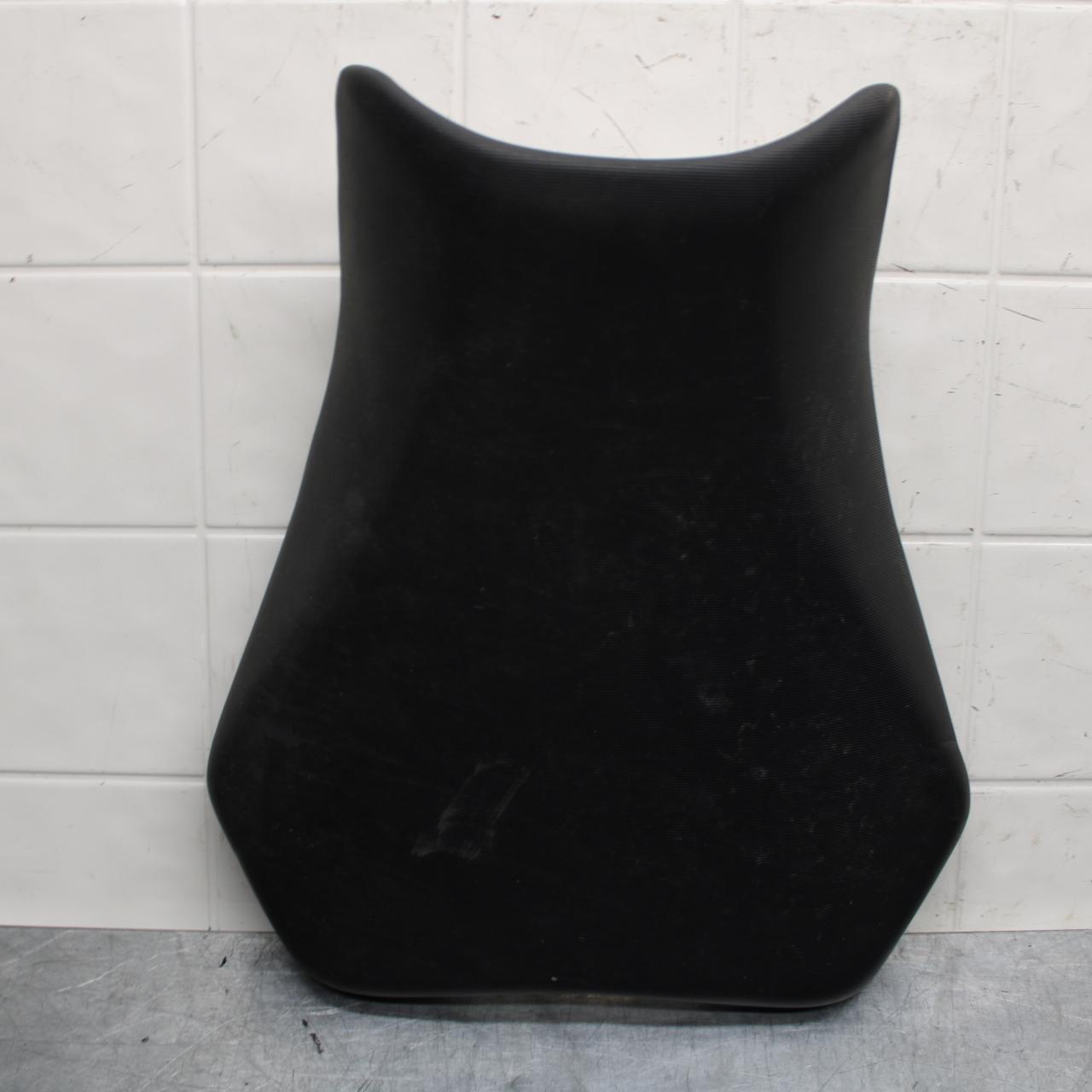 11-22 SUZUKI GSXR600 FRONT DRIVERS SEAT BB582