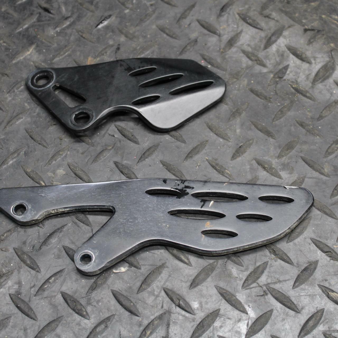 09-14 YAMAHA YZF R1 REARSET REAR SET HEEL GUARD COVER  BB196