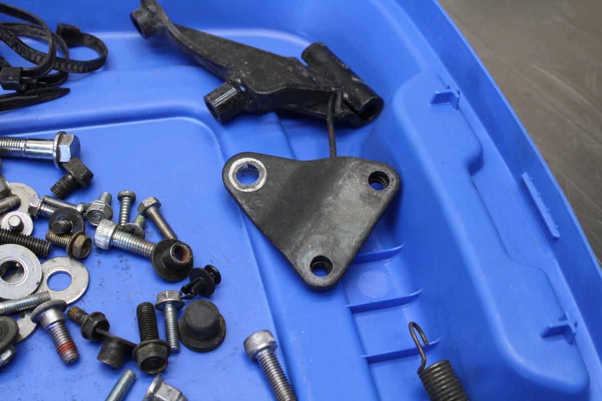 03-05 HONDA SHADOW CLASSIC 750 MOUNTING BOLTS HARDWARE MOTOR SCREWS BB139
