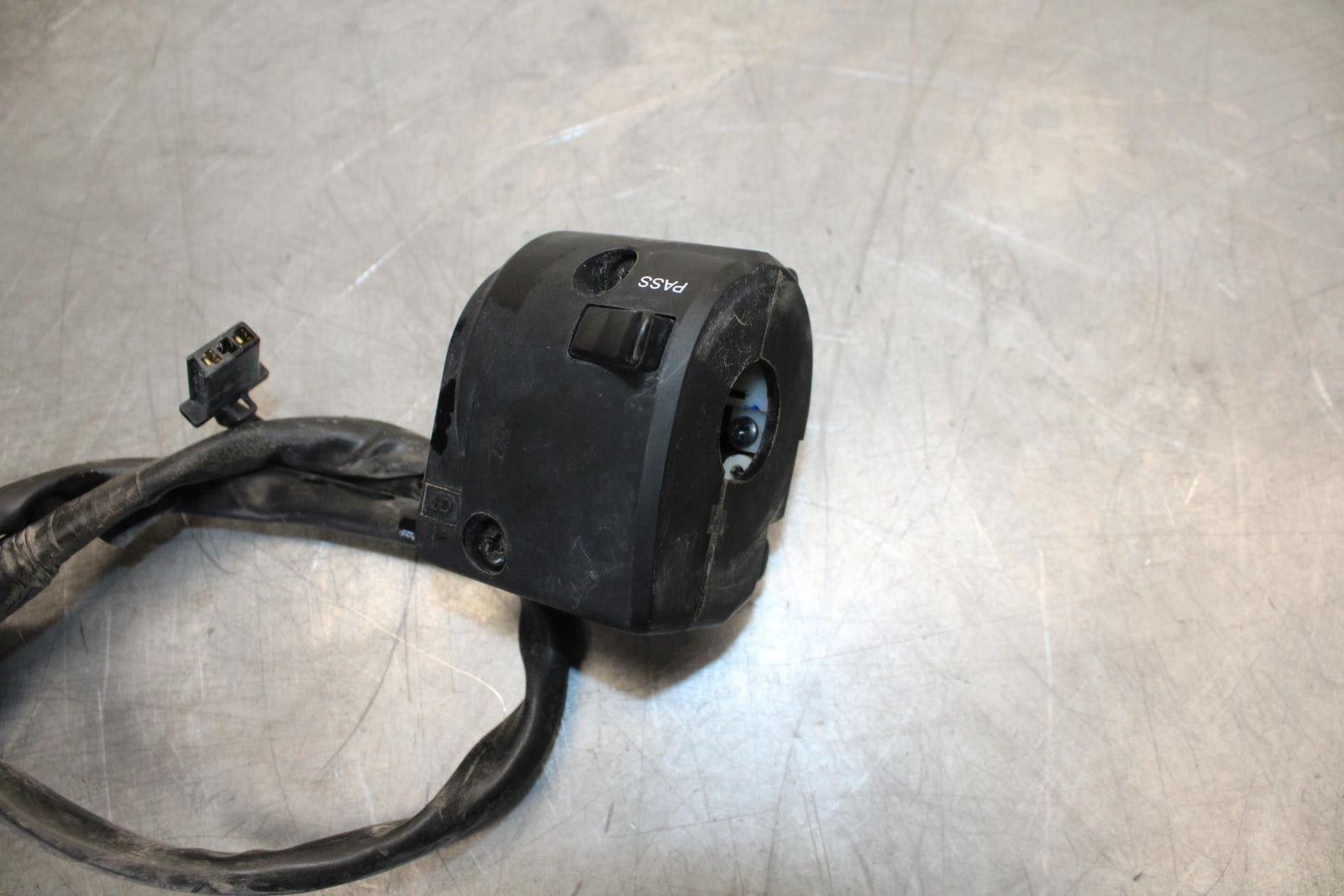 18 KAWASAKI Z 400 LEFT CLIP ON HANDLE HORN SIGNALS SWITCH SWITCHES BB469