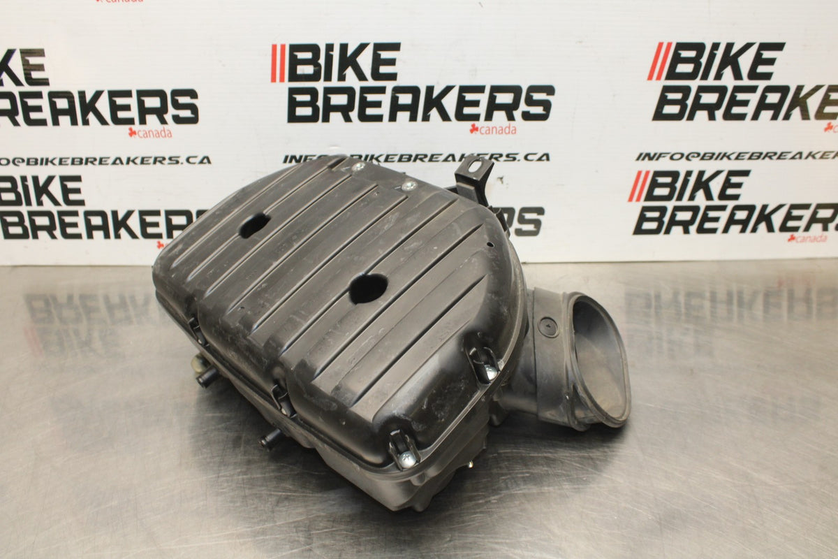 11-25 SUZUKI GSXR 600  AIRBOX AIR INTAKE FILTER BOX BB830