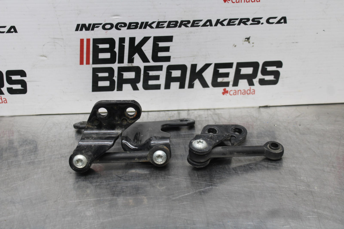 07 HARLEY-DAVIDSON SPORTSTER 1200 CUSTOM XL1200C ENGINE MOUNT BRACKET SET BB833