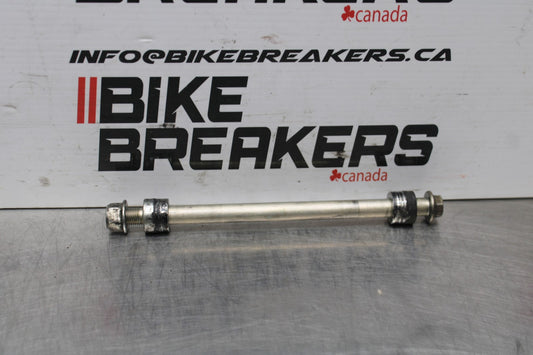 17-18 YAMAHA YZF R3 FRONT WHEEL RIM AXLE PIVOT BOLT BB813