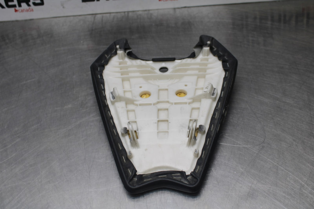 14-15 KAWASAKI Z1000 REAR BACK PASSENGER TANDEM SEAT PAD SADDLE PILLION BB743