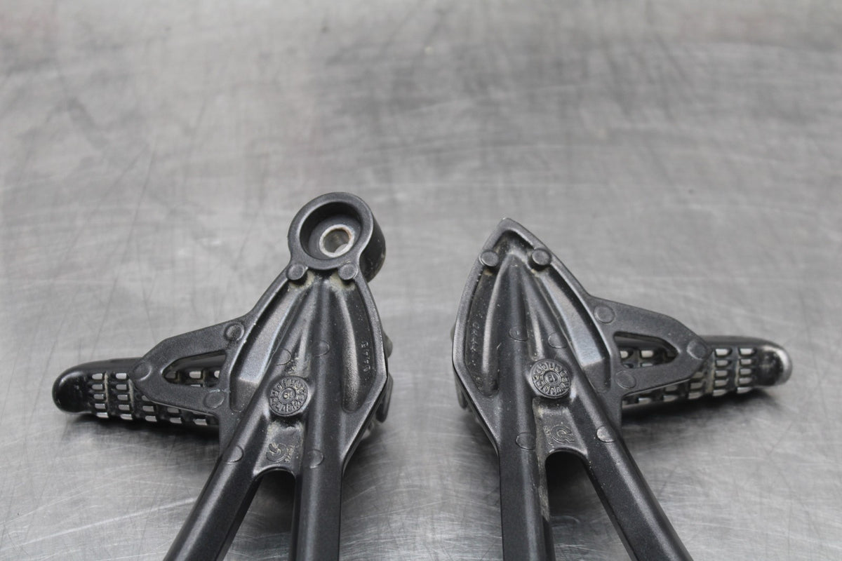 08 KAWASAKI NINJA ZX10R REAR BACK PASSENGER PEG SET PAIR BB902