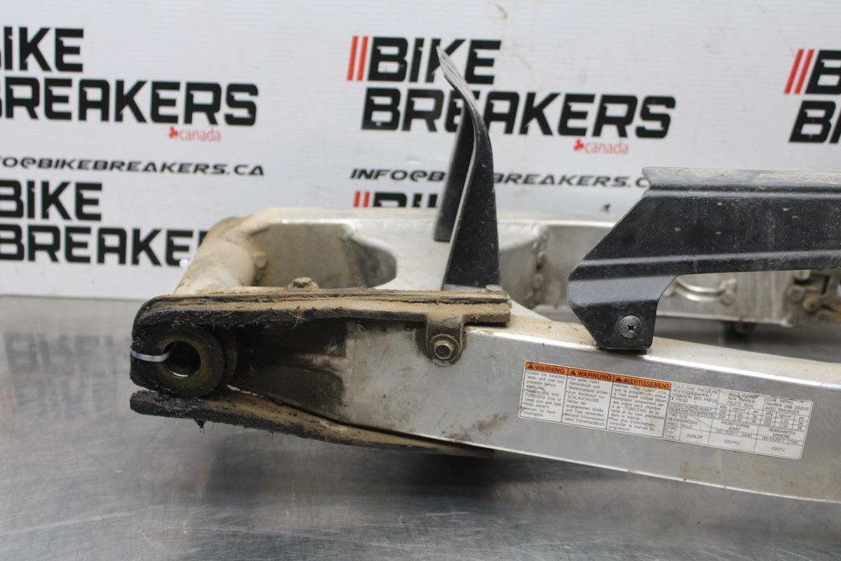 01-03 SUZUKI GSXR600 REAR SWINGARM BACK SUSPENSION SWING ARM BB841