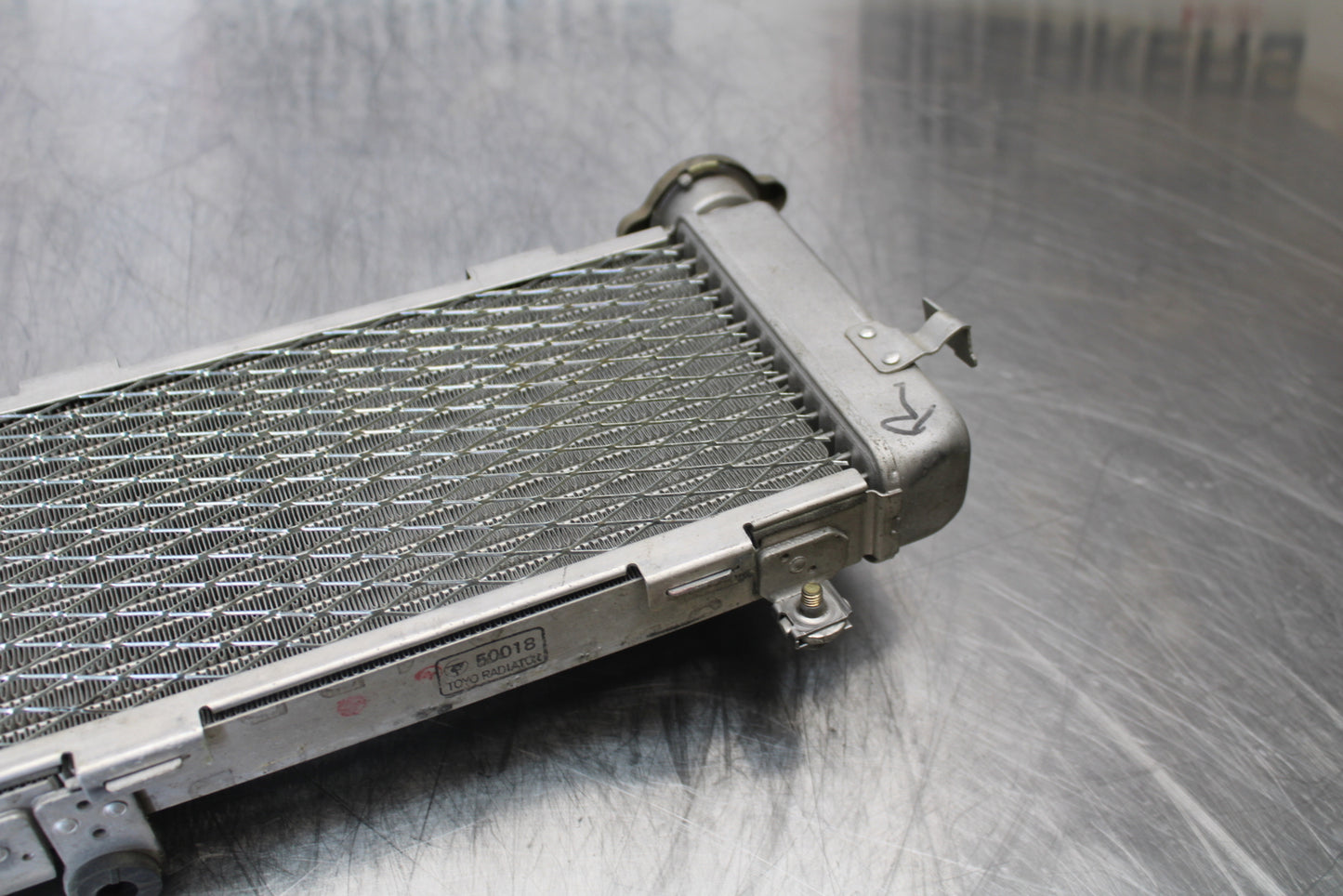 98-05 HONDA SUPER HAWK 1000 VTR1000F RIGHT ENGINE RADIATOR MOTOR COOLER BB152