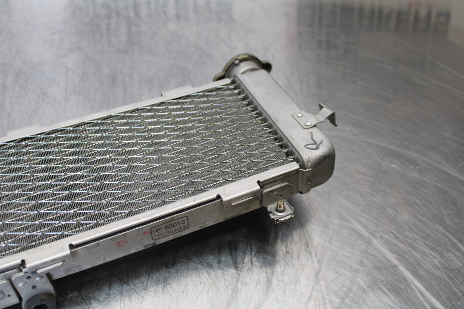 98-05 HONDA SUPER HAWK 1000 VTR1000F RIGHT ENGINE RADIATOR MOTOR COOLER BB152