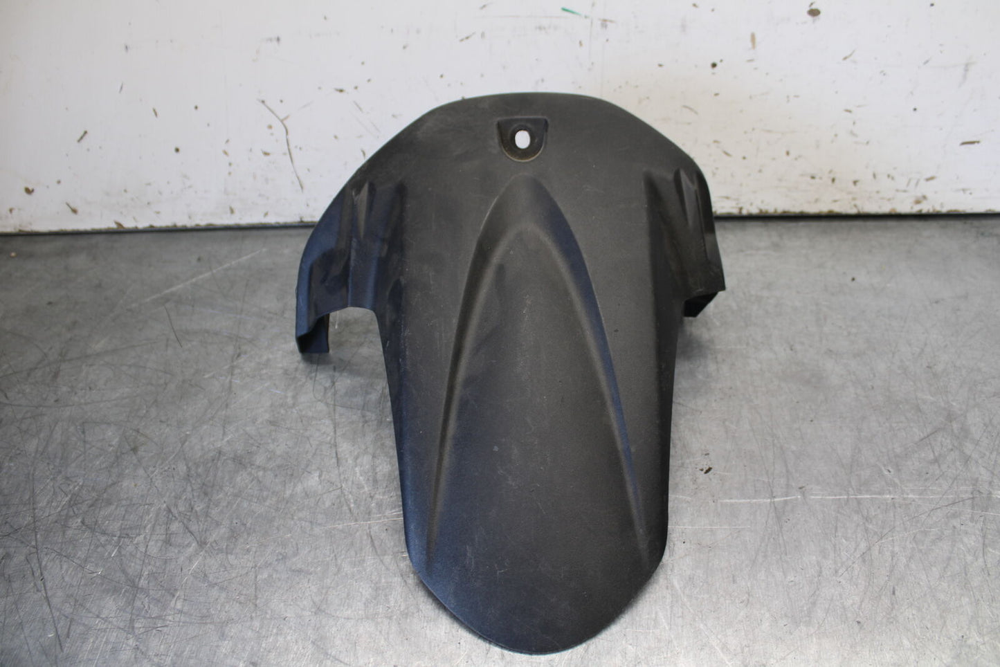 11-24 SUZUKI GSXR  600 750 REAR BACK WHEEL TIRE HUGGER FENDER BB95