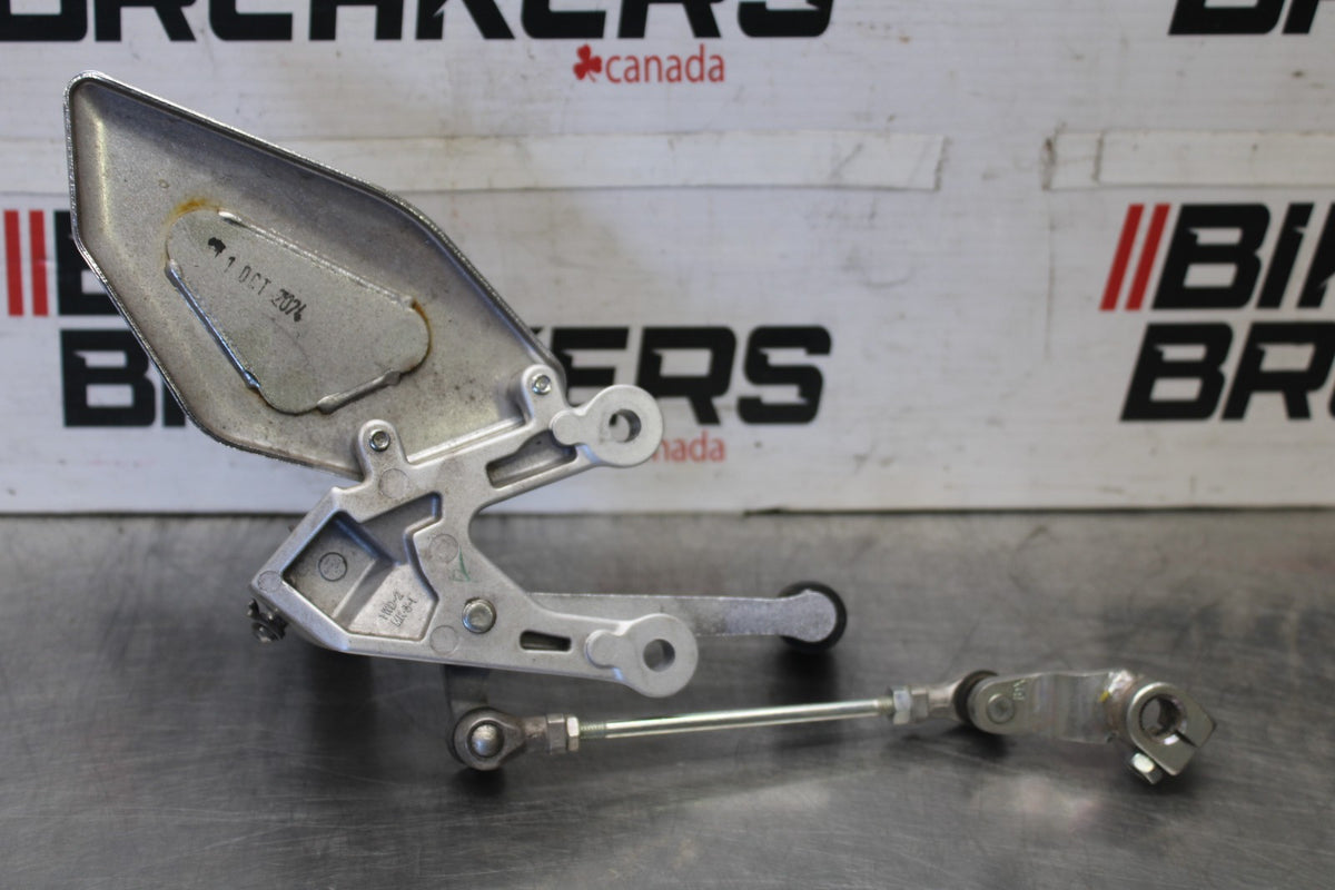 19-24 YAMAHA R3 LEFT REARSET REAR SET FOOT PEG W SHIFTER BB942