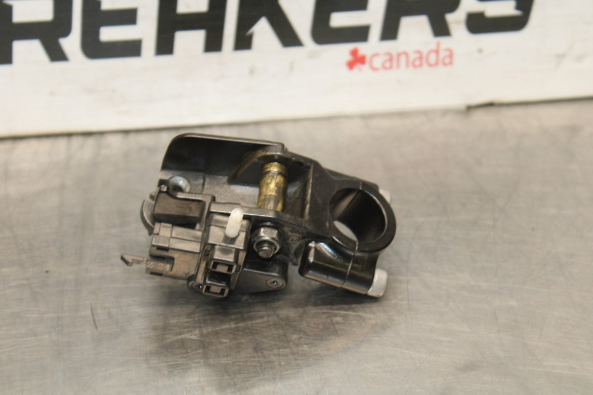 24-25 KAWASAKI NINJA ZX6R CLUTCH LEVER PERCH MOUNT BRACKET BB939
