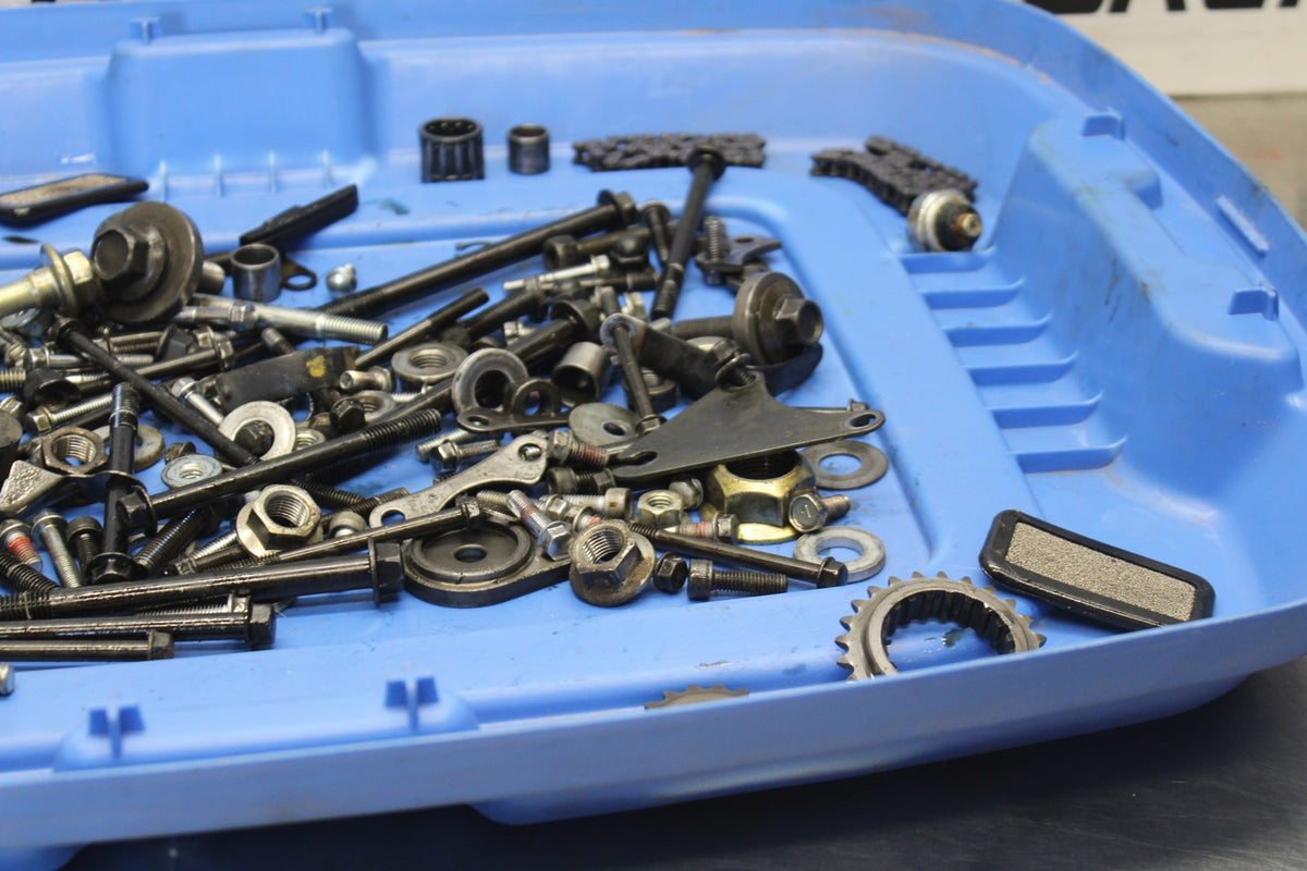 97 KAWASAKI VULCAN 1500 VN1500D CLASSIC ENGINE BOLTS HARDWARE MOTOR BB936