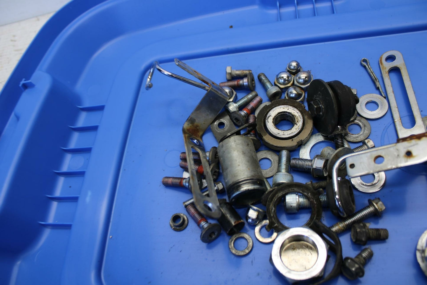 01 KAWASAKI VULCAN 1500 LEFTOVER BRAKE ROTOR  HARDWARE SCREW KIT SET BB301