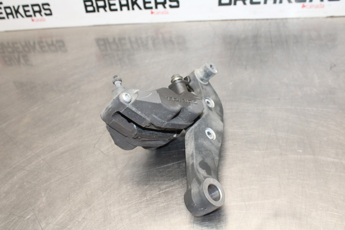 05-09 SUZUKI BOULEVARD C90 REAR BACK BRAKE CALIPER W MOUNT BRACKET BB918