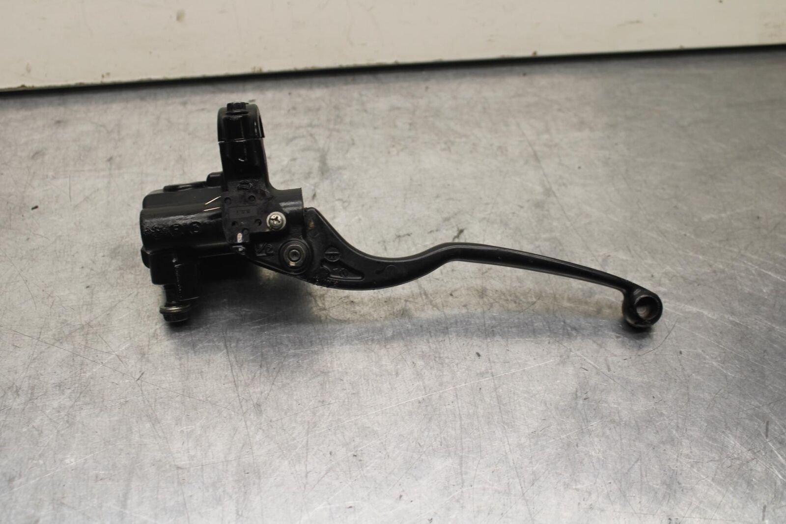 2009 Kawasaki Ninja EX250J FRONT BRAKE MASTER CYLINDER w/ LEVER 43015-0110 BB87