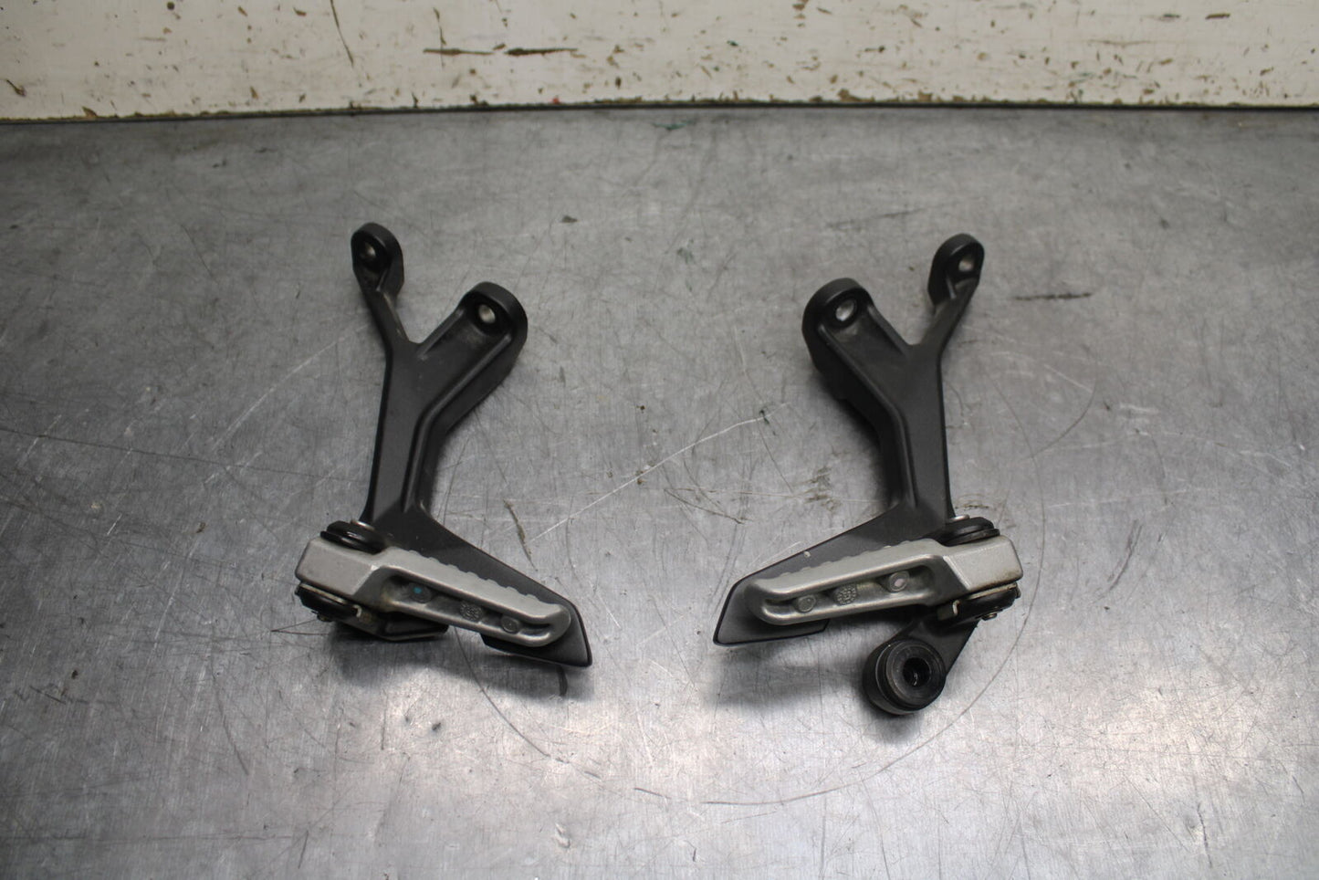 18-23 KAWASAKI NINJA 400 EX400 ABS REAR BACK PASSENGER PEG SET PAIR BB747