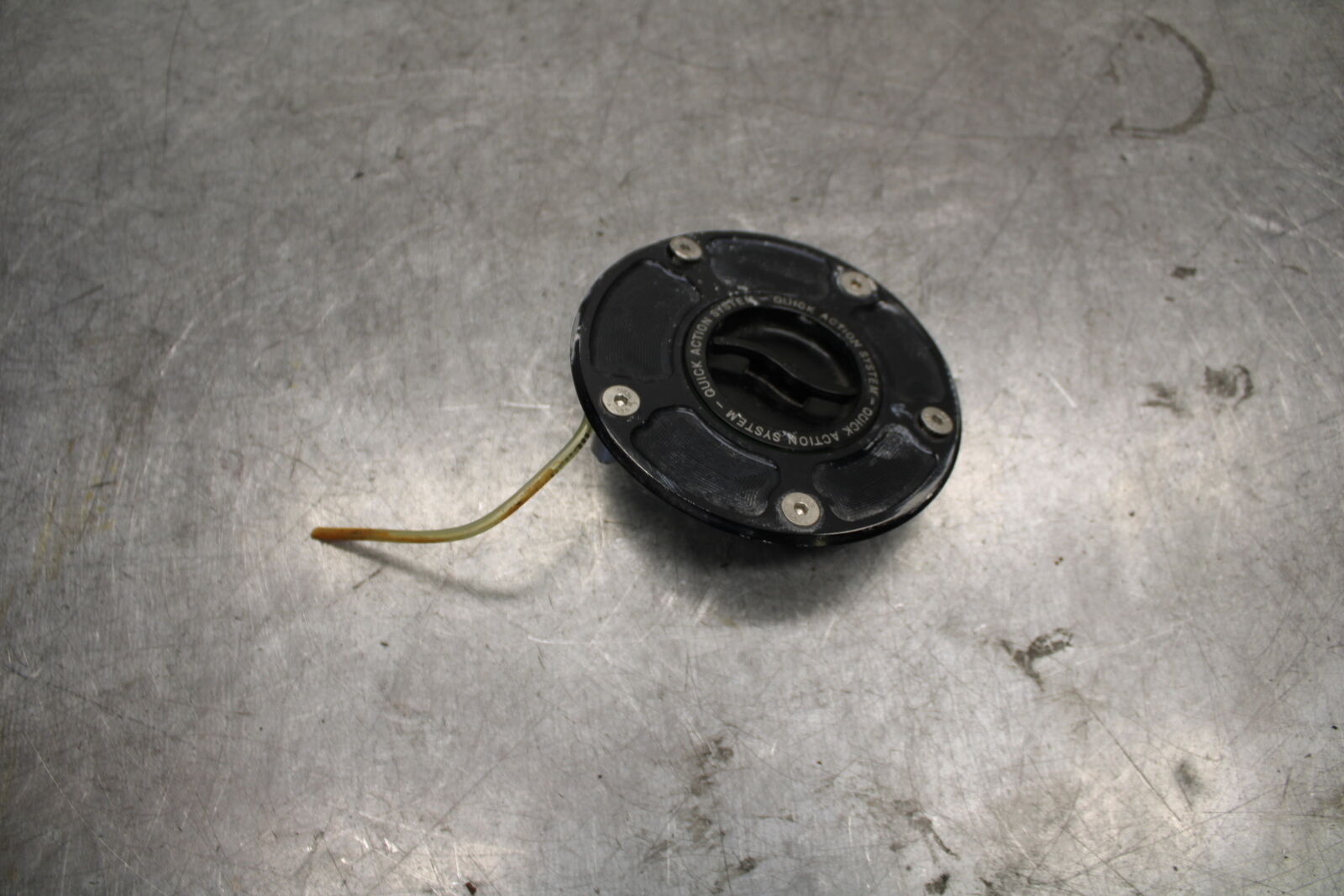 05-06 SUZUKI GSXR1000 FUEL TANK GAS CAP BB677