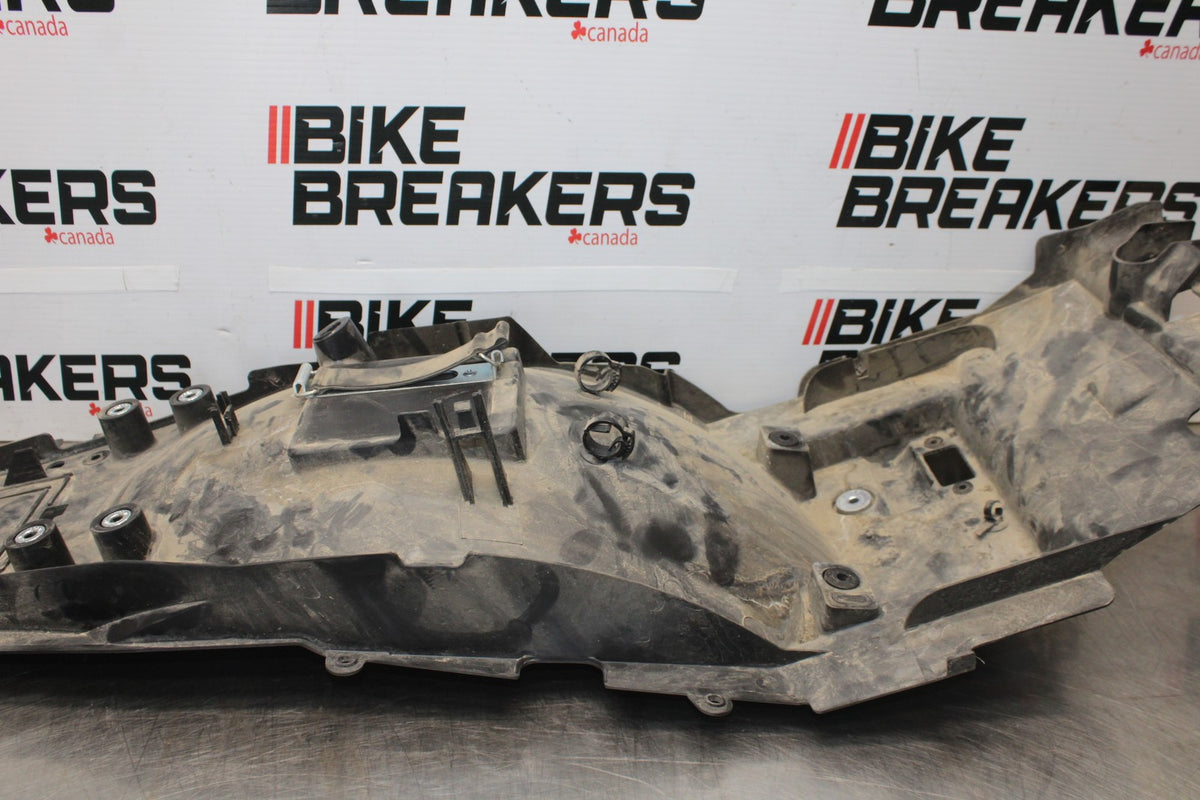 09 KAWASAKI CONCOURS 14 ZG1400B REAR TAIL UNDERTAIL FAIRING COWL FENDER  BB875