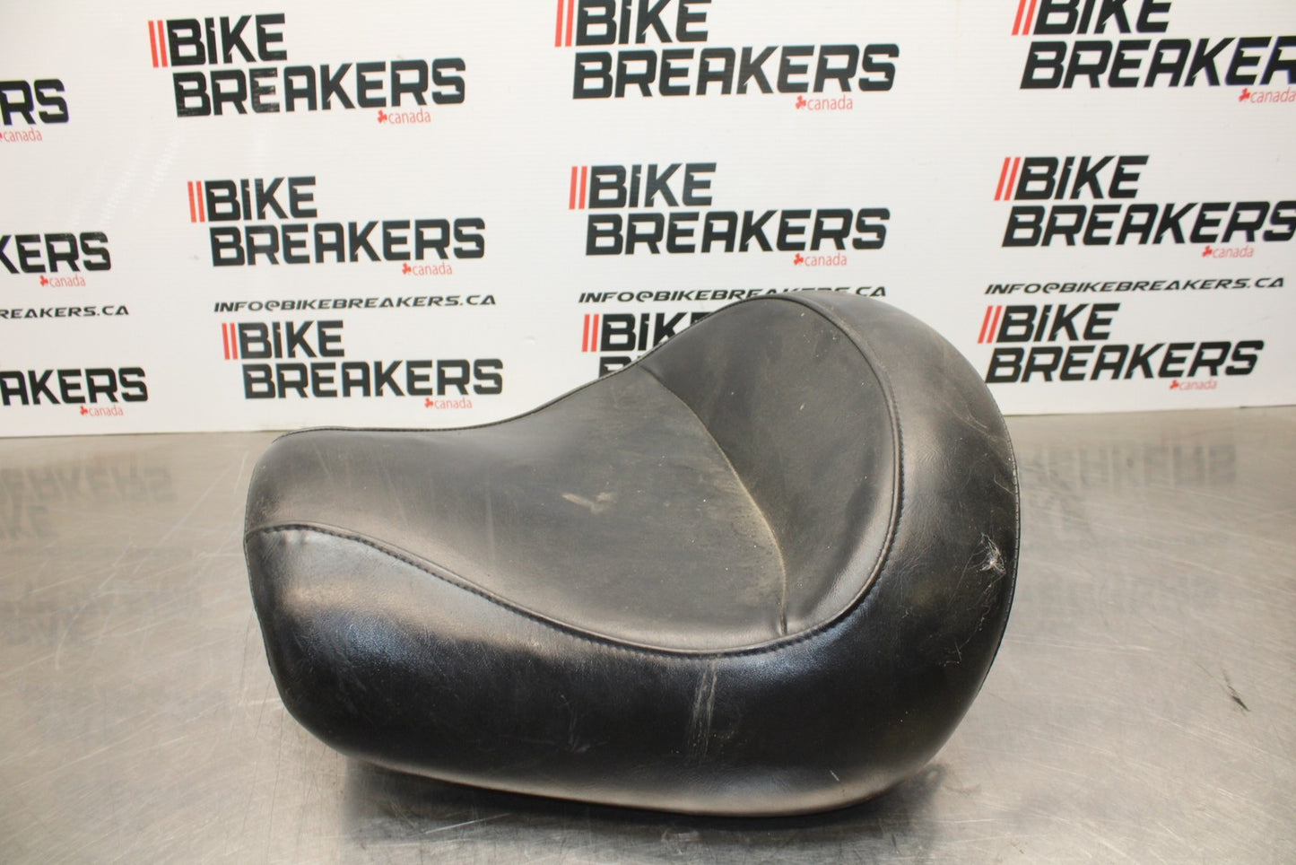 03-08 KAWASAKI VULCAN 1600 FRONT DRIVERS SEAT BB196