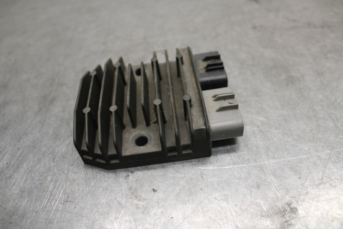 07-08 YAMAHA YZF R1 RECTIFIER VOLTAGE REGULATOR  BB675