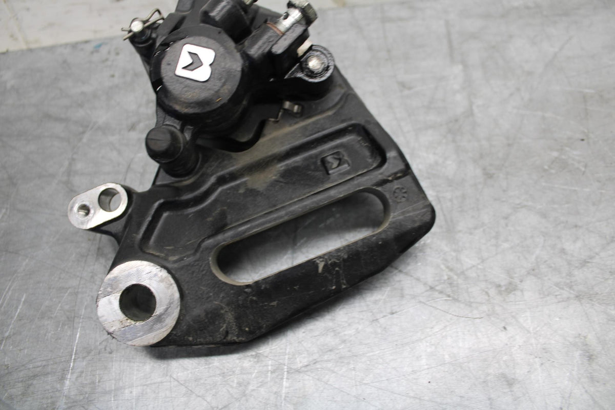 21 HUSQVARNA VITPILEN 401 REAR BACK BRAKE CALIPER W MOUNT BRACKET BB467