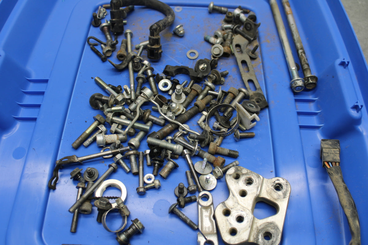08-10 SUZUKI GSXR 600 MOUNTING BOLTS HARDWARE MOTOR SCREWS  BB721