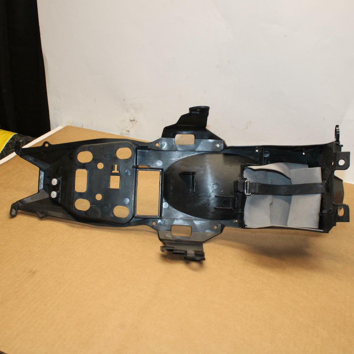 19-21 YAMAHA YZF R3 REAR BACK TAIL UNDERTAIL BATTERY TRAY PLASTIC BB378