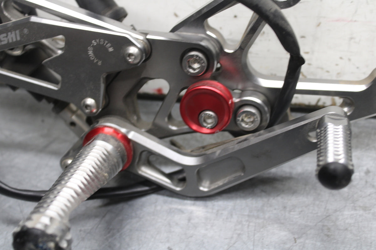 07-08 YAMAHA YZF R1 RIGHT REARSET REAR SET DRIVER FOOT PEG REST STOP BB724
