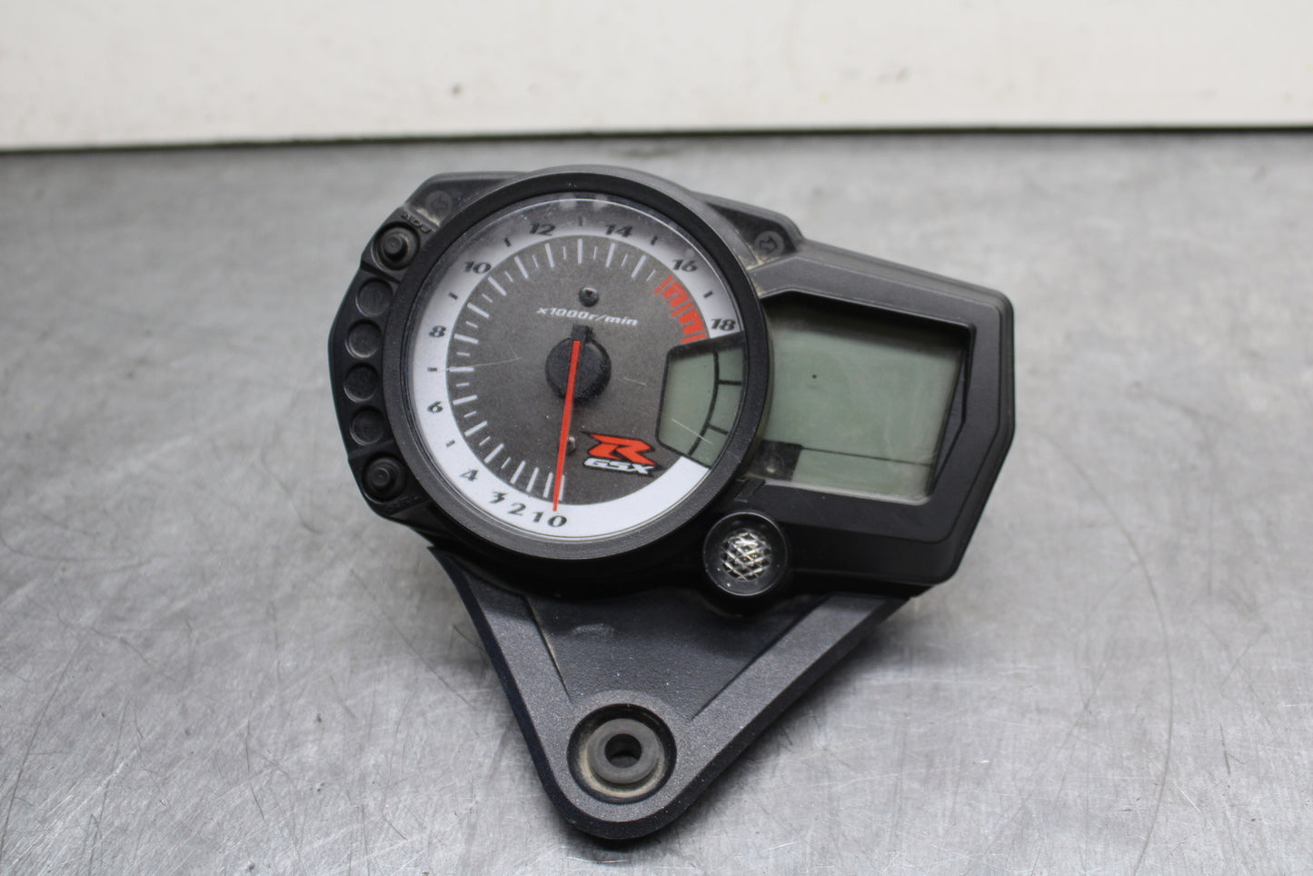 08-10 SUZUKI GSXR 600 SPEEDO TACH GAUGES DISPLAY CLUSTER SPEEDOMETER  BB753