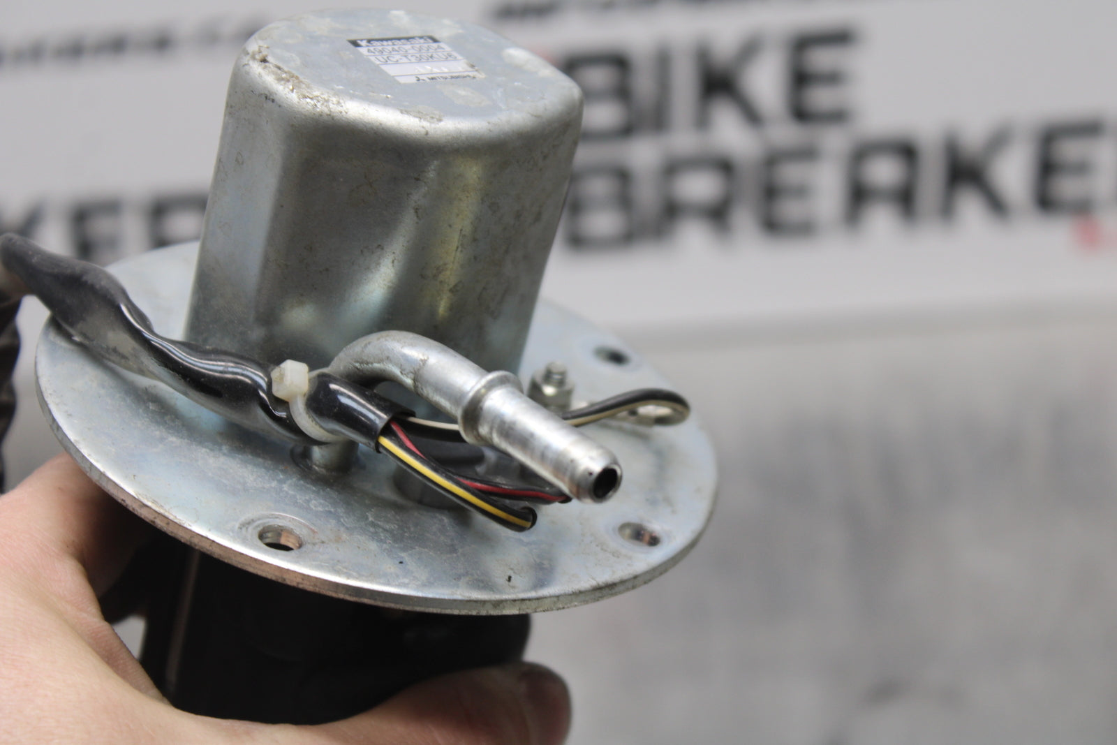 04-05 KAWASAKI NINJA ZX10R FUEL PUMP GAS PETROL SENDER UNIT BB163