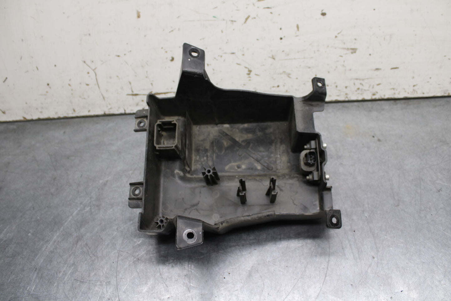 12-13 KAWASAKI Z1000 REAR BACK TAIL UNDERTAIL BATTERY TRAY PLASTIC BB743