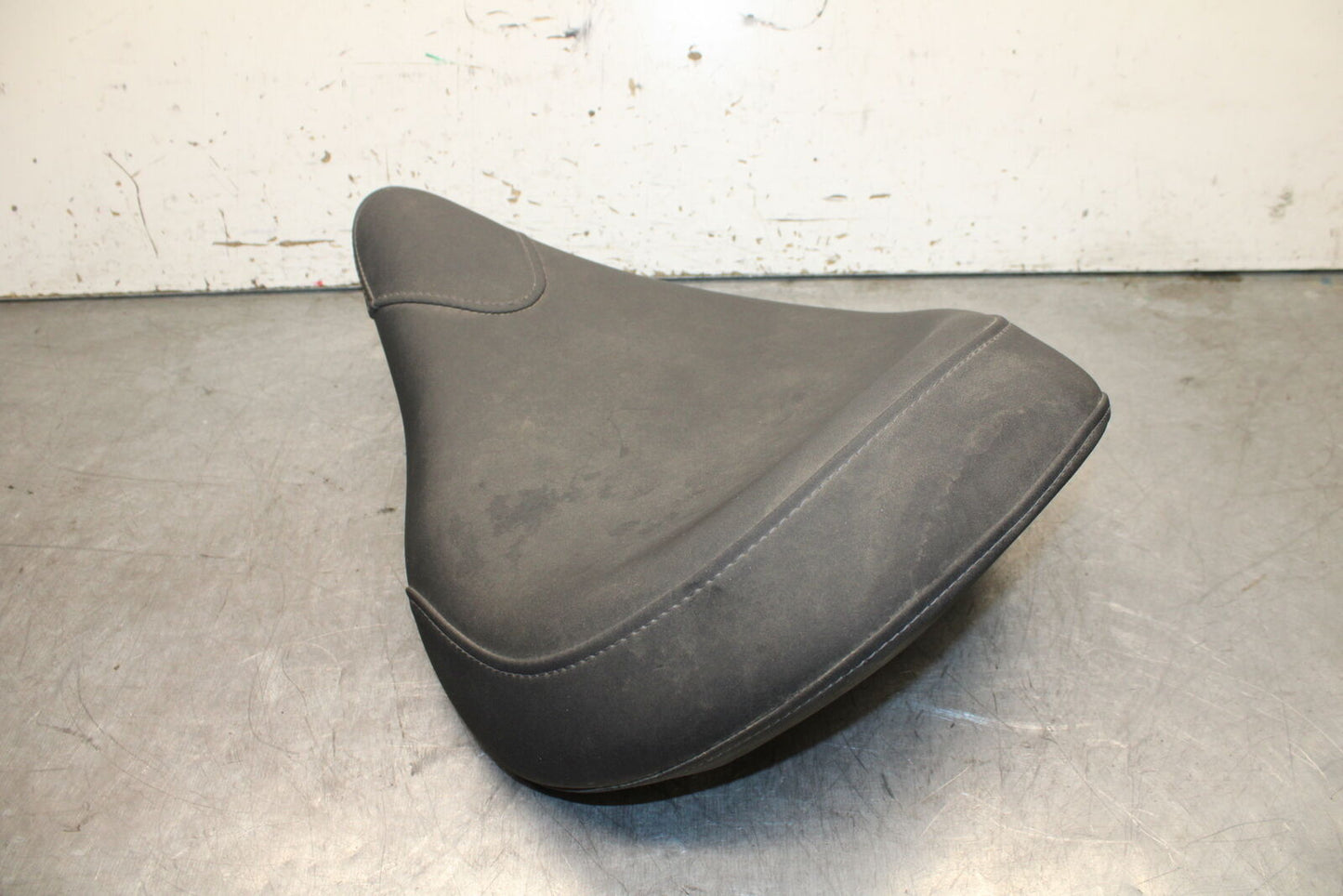 17-24 YAMAHA BOLT XVS950 FRONT DRIVERS SEAT BB729