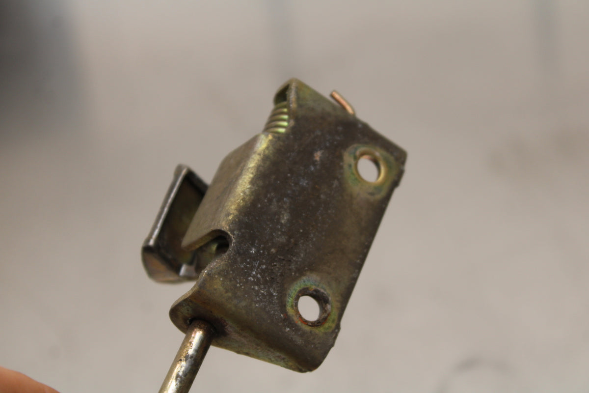 82 HONDA CT70 TRAIL SEAT LATCH  BB138