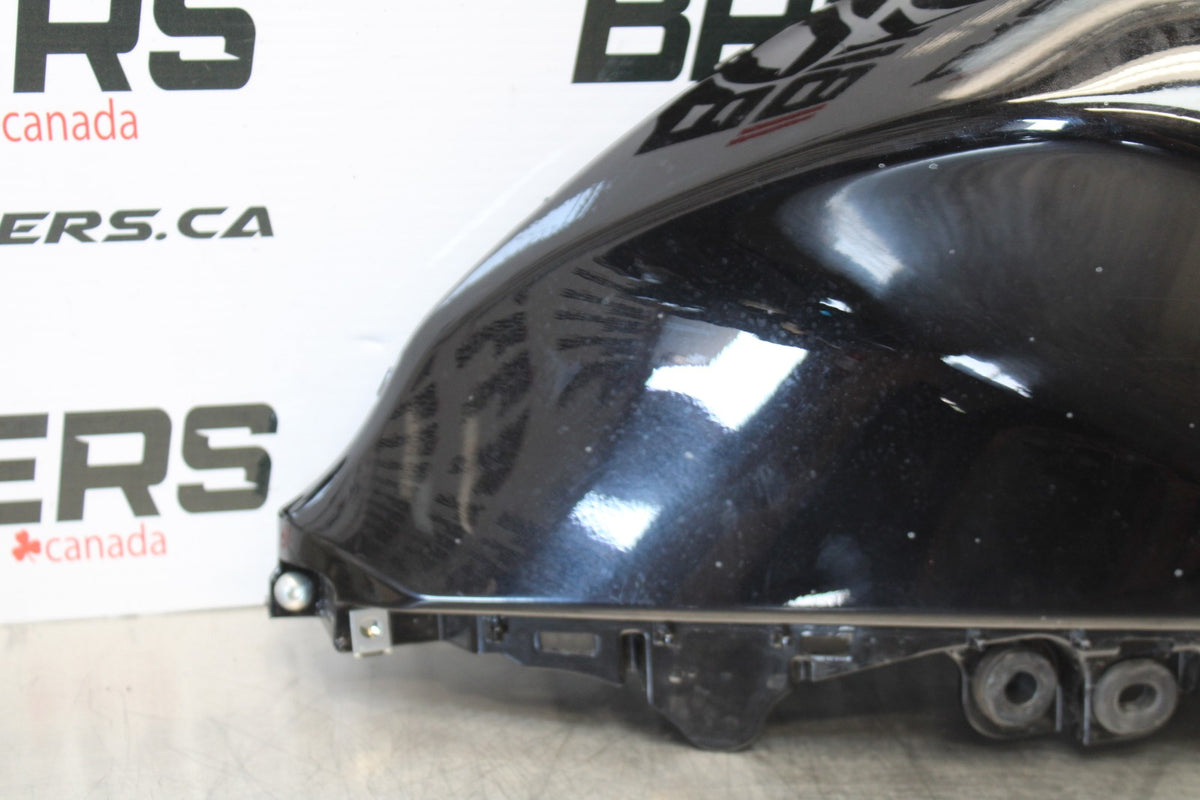 22-25 YAMAHA YZF R7 RIGHT GAS TANK FUEL CELL PANEL COVER TRIM COWL BB176